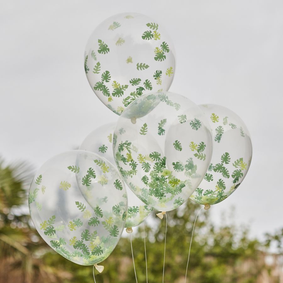 Globo transparente con hojas tropicales verdes